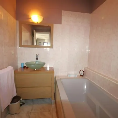 Casita Climatisé F4 Avec Terrasse Et Garage *