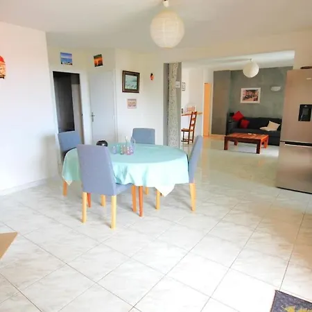 Casita Climatisé F4 Avec Terrasse Et Garage